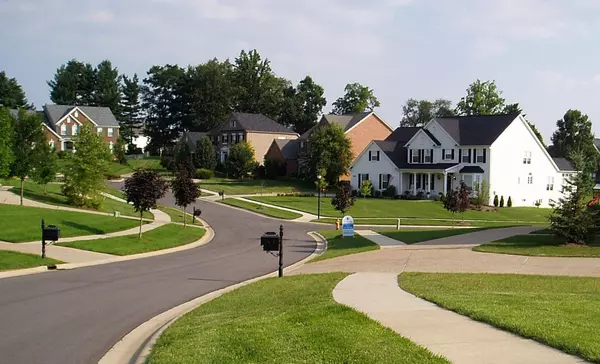 Location, Location, Location: Factors to Consider When Choosing Your Dream Neighborhood