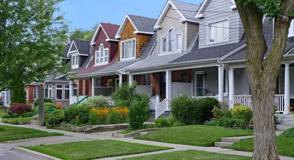 Navigating the Impact of Inflation on the Housing Market: Insights for Homebuyers and Sellers,James Lynch