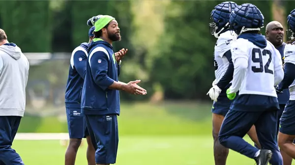 Seahawks had former greats in camp to help with coaching,WAHOUSES