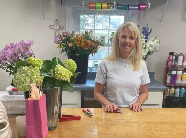 Hometown Happenings - Country and Lace Florist,Christy Siegling