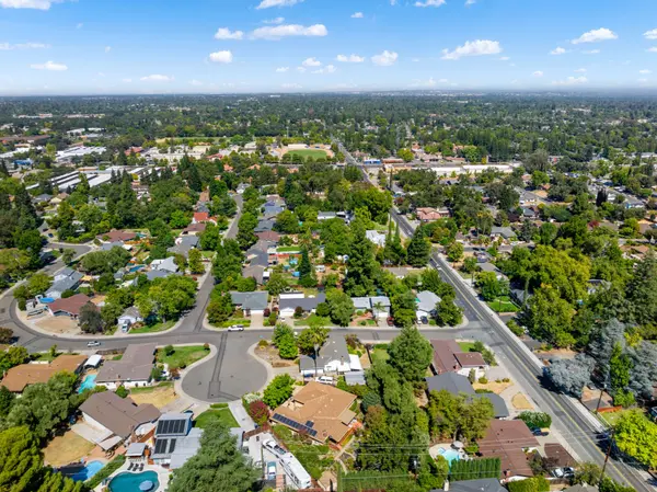 The Neighborhood - Citrus Heights Home For Sale - Listed by Amanda Camacho - Real Broker - 01967513