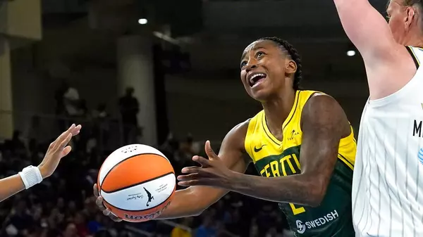 Jewell Loyd sets WNBA Season Scoring Record,WAHOUSES