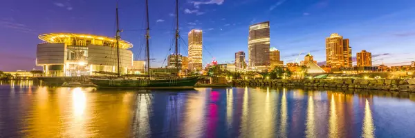 MKE-Lakefront-Landscape-Night-3000x1000