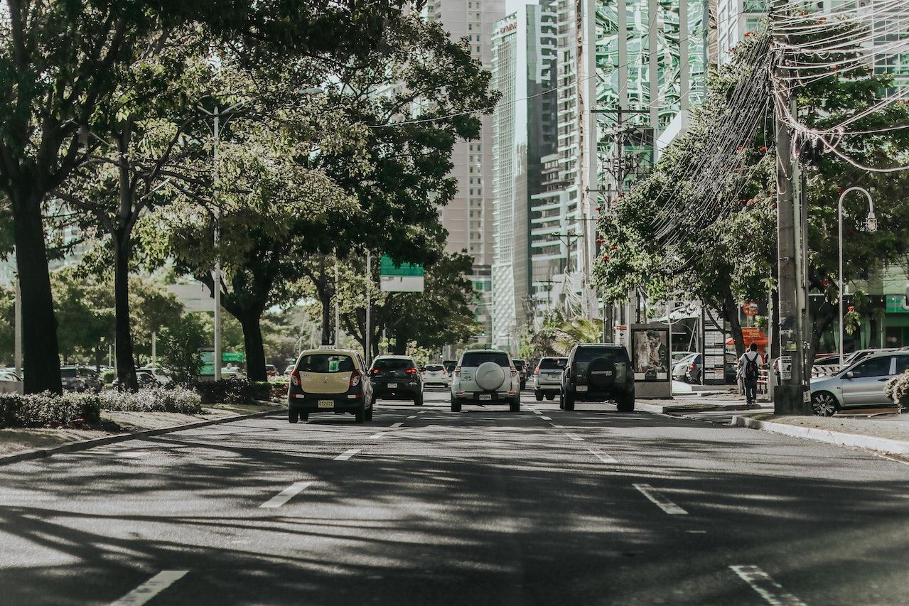 A row of buildings next to a busy street.