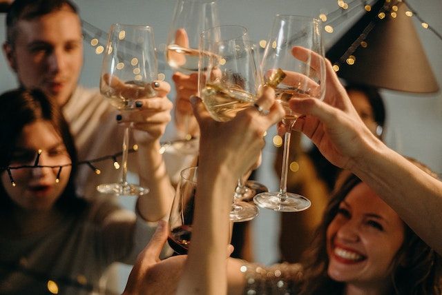 People cheering with wine glasses