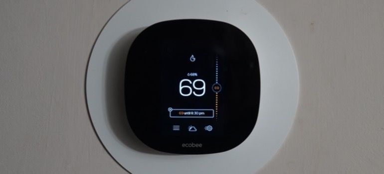 A programable smart thermostat