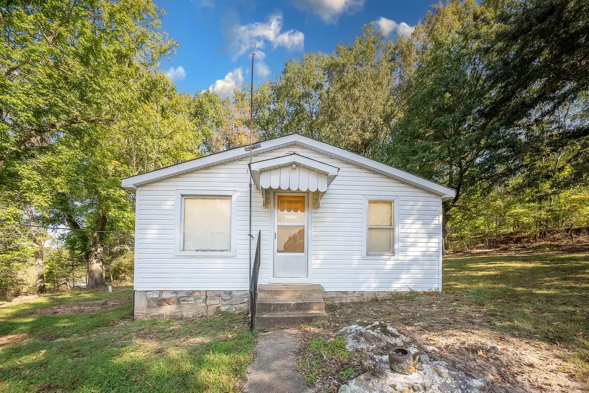 2 bed 1 bath home000
