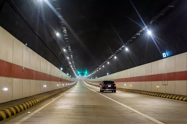 feature image of Ontario&#39;s New Highway 401 Tunnel Expressway – Could This Change How We Commute?