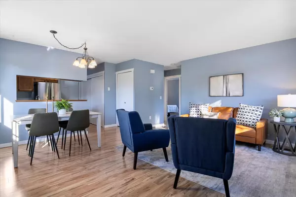 1564 Helmo Ave N, Oakdale Minnesota