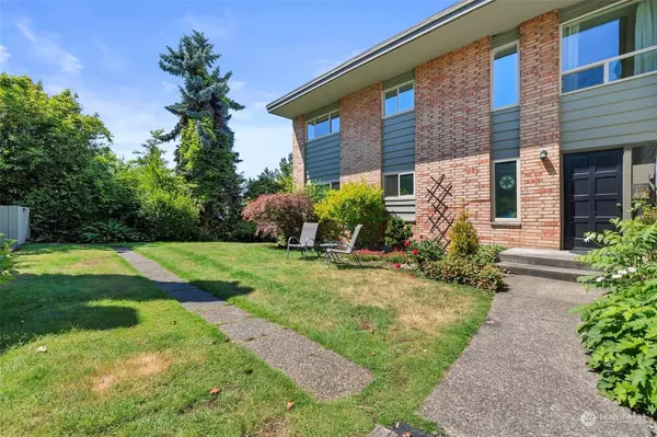  220 Alder St #8, Edmonds, WA 98020 – A Perfect Blend of Comfort and Convenience,Austin Robertson