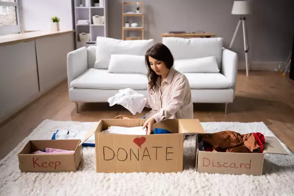 Clear the Clutter: Your Ultimate Guide to Decluttering for a Successful Home Sale,Eida Fujii