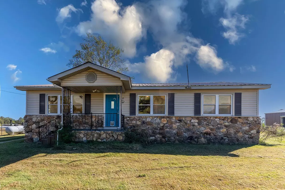 Hobby farm on 4 acres000