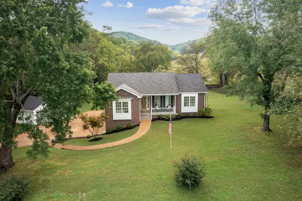 feature image of Discover Your Dream Home In Franklin, TN: 4431 Long Ln, Franklin, TN 37064