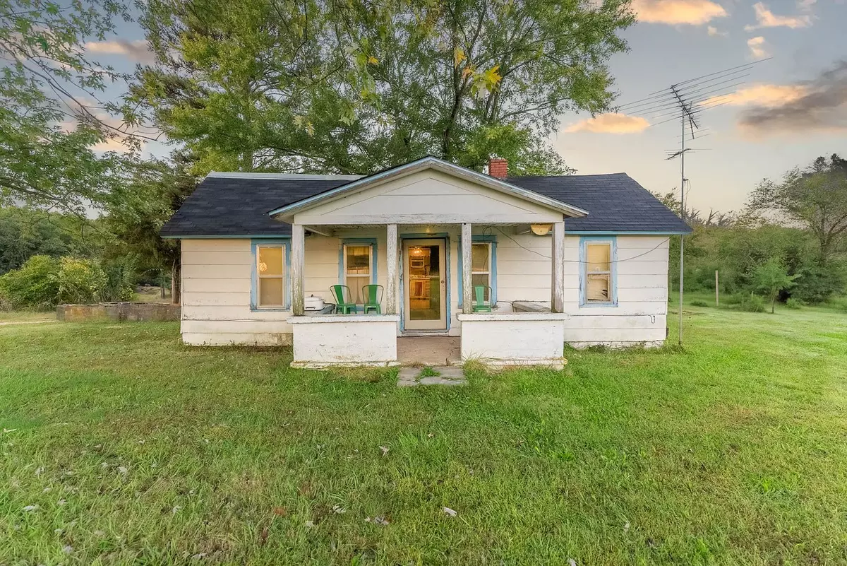 Home on 4.7 Acres000