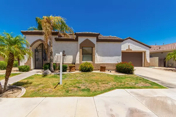 feature image of Prime Goodyear, AZ Real Estate: Palm Valley 5-Bedroom Home with Investment and Short-Term Rental Potential