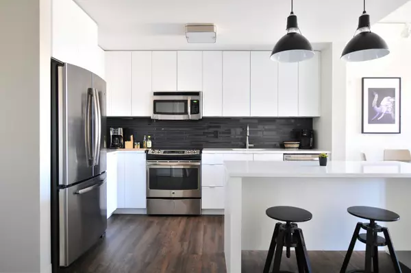 10 Steps to Buying Your First Home.