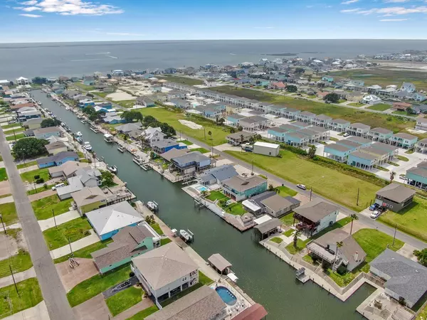 Palm Harbor: Coastal Living at Its Best,Rockport Properties Inc.