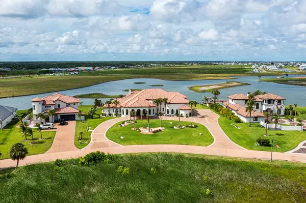 La Buena Vida: Luxury Living Along the Coastal Bend,Rockport Properties Inc.