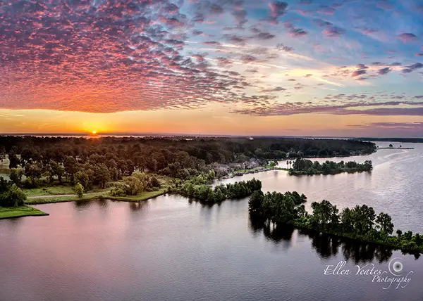 Conroe, Texas: Lakefront Living at Its Best,Ada Niurka Marano