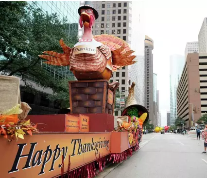 feature image of  Houston Celebrates 75th Annual H-E-B Thanksgiving Day Parade with Olympic Legend Carl Lewis as Grand Marshal