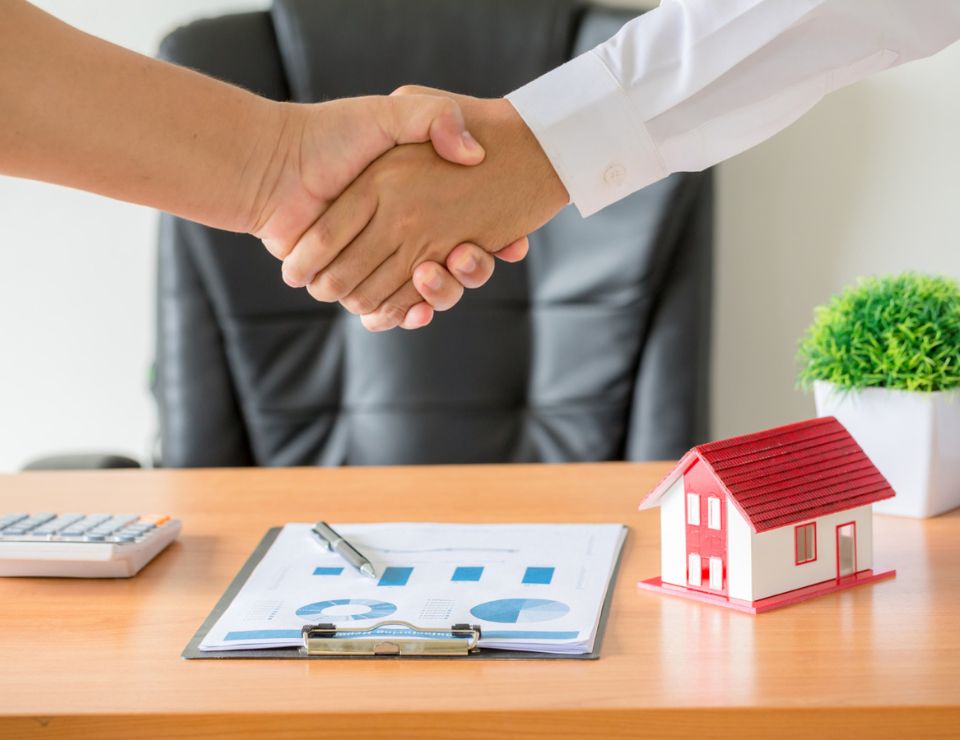 How to Successfully Buy and Sell a House at the Same Time