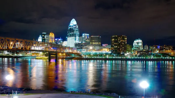 30672-Newport-On-The-Levee