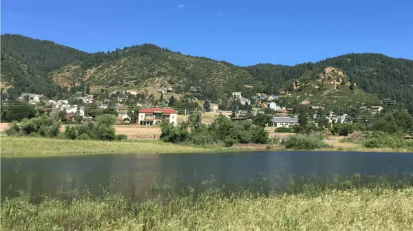 feature image of Small town feel of Palmer Lake Colorado. 