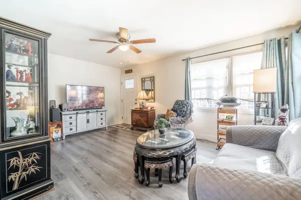 Charming Home in the Heart of Compton: 925 W Magnolia Street,Maiyah Jimenez