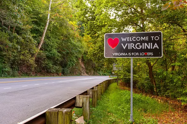 feature image of Navigating Virginia's Real Estate Market: A Comprehensive Guide