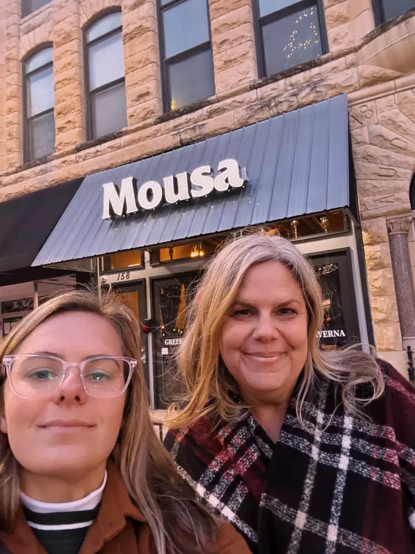 Young's Yums: Mousa Greek Tra,Sara Latta-Young