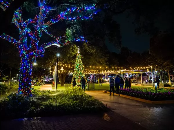 feature image of City Lights Downtown Holiday Magic 2024 Returns to Houston