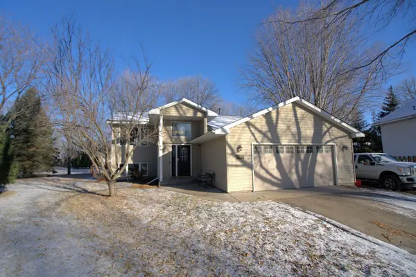 3BR/2BA Victoria Home on Cul-De-Sac,Chuck Carstensen