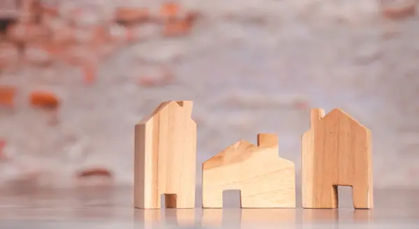 Having Trouble Selling Your House? Here's What You Need to Know,James Lynch