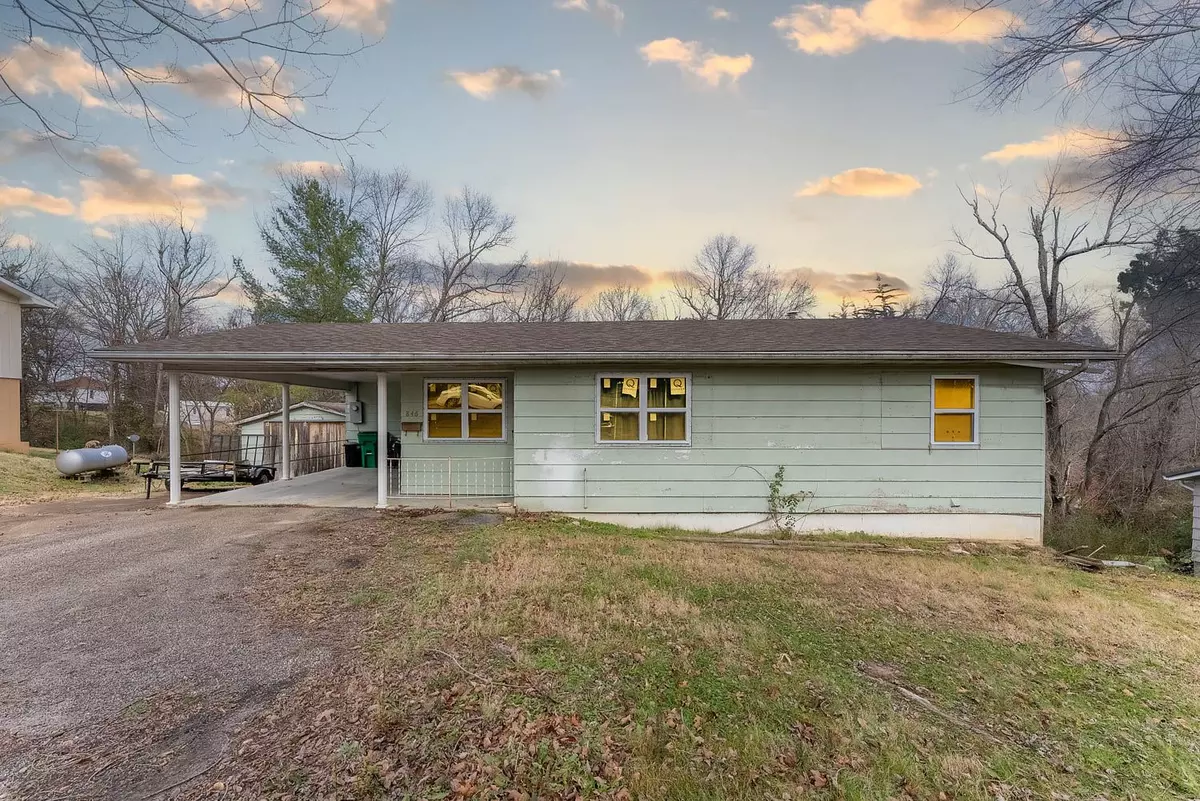 3 bed 1 bath town house000