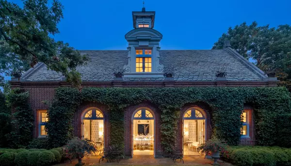 Balancing Historic Charm and Modern Living in Chicago's Suburban Markets,Vic Melecio