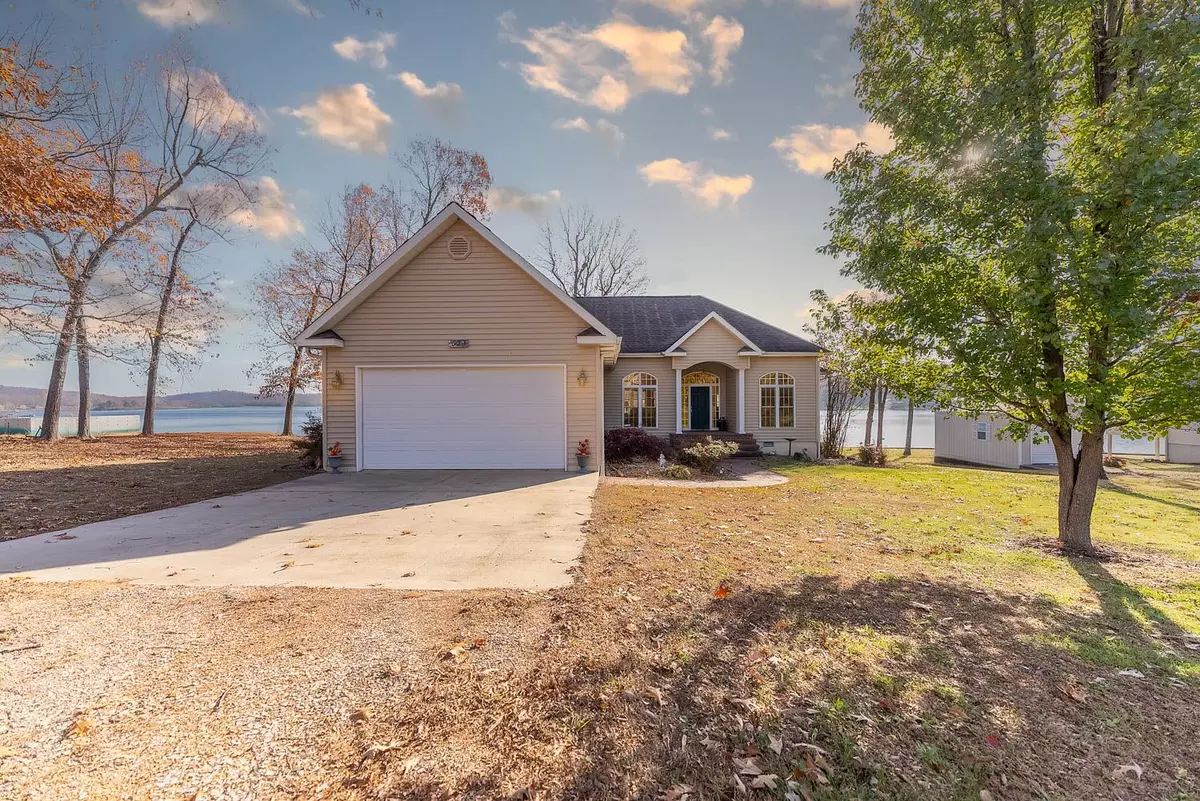 Lake House000