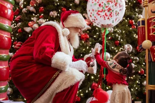 Santa Claus Returns to River Park Square,Haydn Halsted