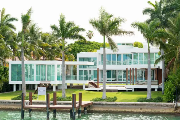 Navigating Home Insurance Challenges in Florida,Sunny Alexander & Mike Beum