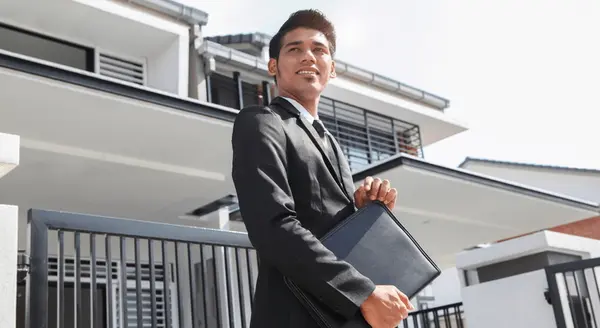 Why More Homeowners Are Turning to Real Estate Agents,James Lynch