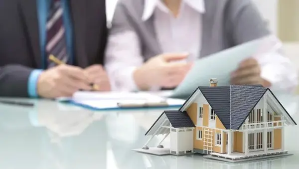 Navigate the Offers: 4 Keys to Selecting the Perfect Home Buyer,James Lynch