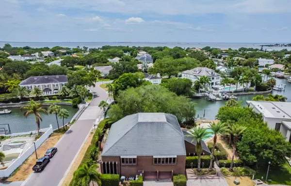 Culbreath Isles vs. Venetian Isles: A Tale of Two Luxurious Tampa Bay Neighborhoods,Shane Vanderson