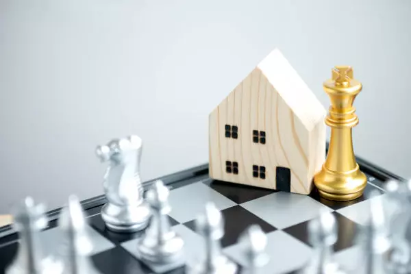 Navigating Calgary's Real Estate Chessboard: To Buy First or Sell First?,Cameo Palin