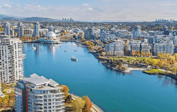 RARE Penthouse in Vancouver's coveted Yaletown ,Peter Raab