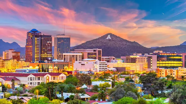 When to Raise and Lower Your Short-Term Rental Listing Price in Arizona ,Zelloo Brokerage Inc.