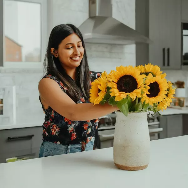 Light, Style, Clicks: The Listing Photo Formula,Lissette Bolano