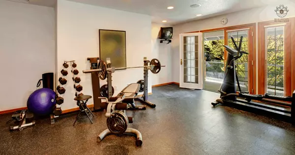 The Comforts of a Home Gym,Holly Moffitt