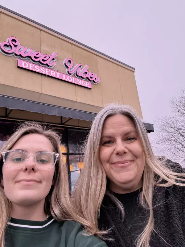 Young's Yums: Sweet Vibes,Sara Latta-Young