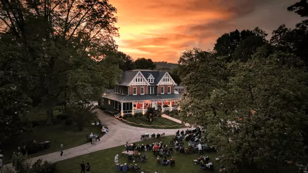 Making Columbia, Tennessee Your New Home: A Comprehensive Relocator's Guide,Chris O'Neal