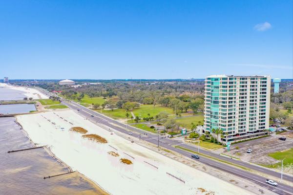 Coastal Charm: Navigating the Waters of Buying a Beach Condo on the Mississippi Gulf Coast,Bryan David