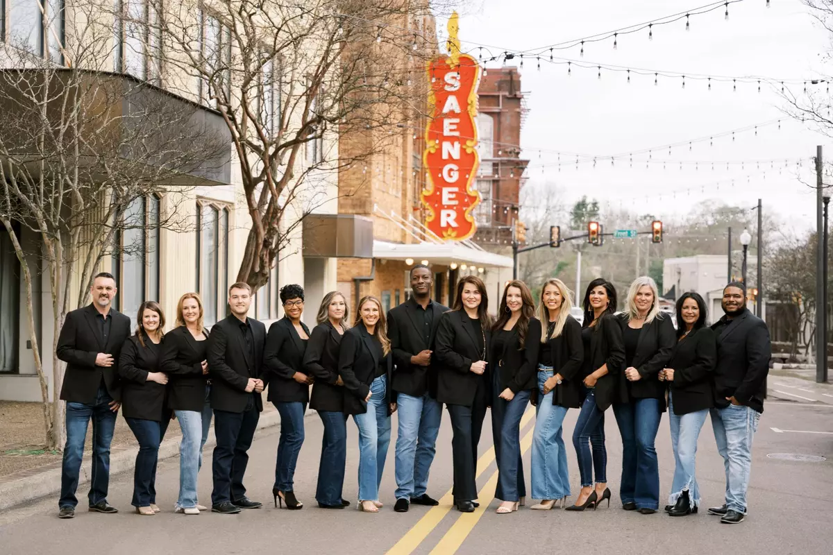 Group Shot Black Saenger